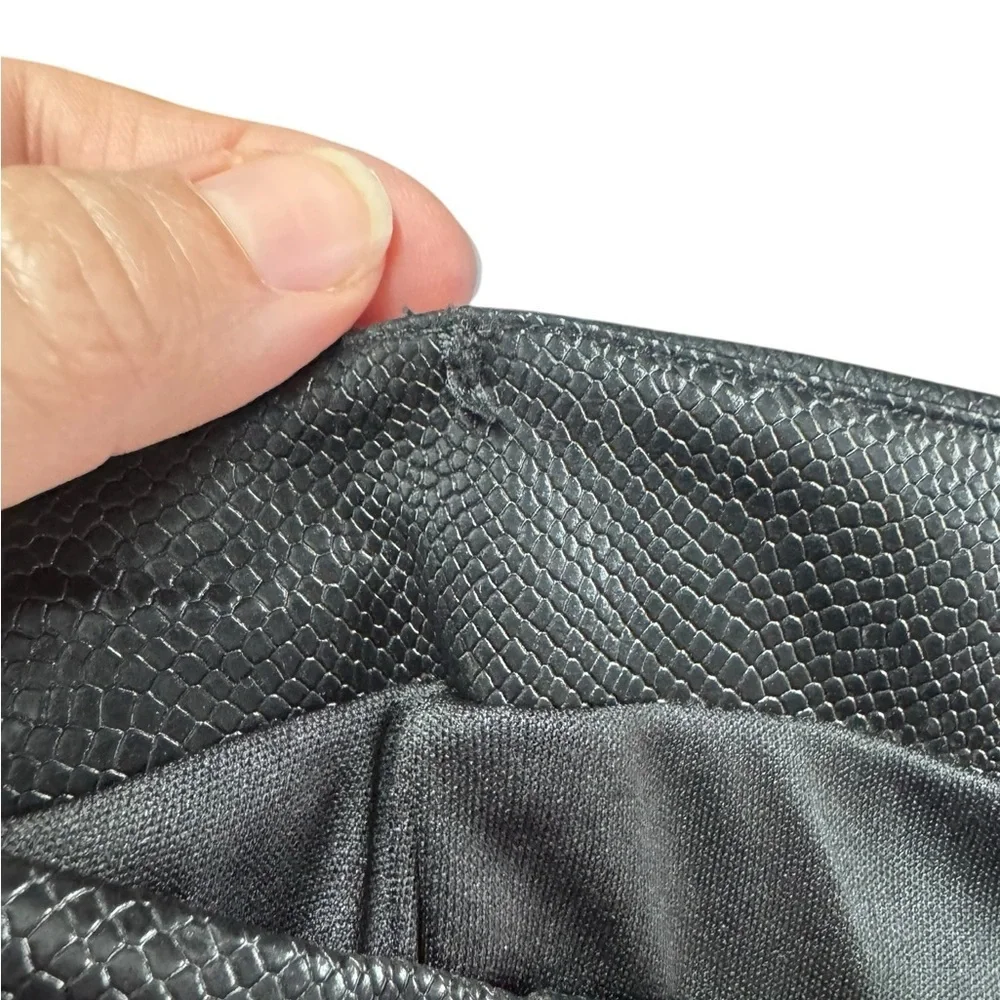 Kirius.Elegant Black Strapless Top - Picture 6 of 10